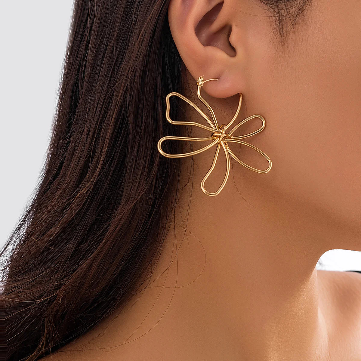 Salircon Simple Metal Woven Flower Hoop Earrings Punk Aesthetic Design Gold Color Large Earrings Fashion Aesthetic Women Jewelry