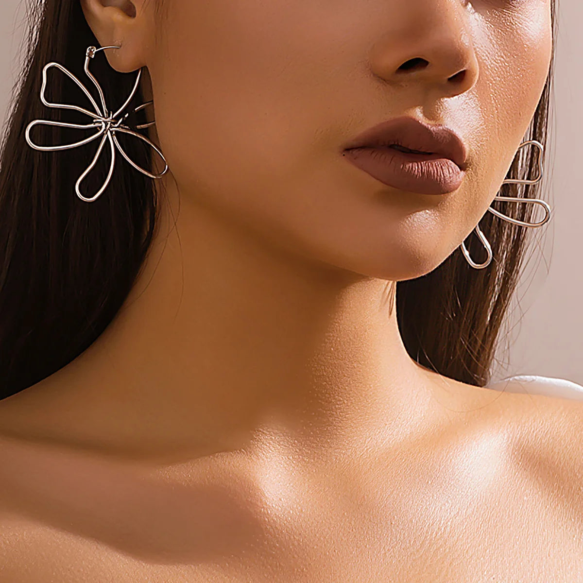 Salircon Simple Metal Woven Flower Hoop Earrings Punk Aesthetic Design Gold Color Large Earrings Fashion Aesthetic Women Jewelry